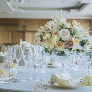 真っ白な会場をさりげなく彩るコーディネート|PARTY Wedding by ホテルメトロポリタンの写真(53908034)