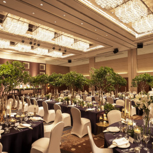 天井高約6mを誇る壮大な【富士】。最新の音響・照明・映像設備を完備|PARTY Wedding by ホテルメトロポリタンの写真(53907694)