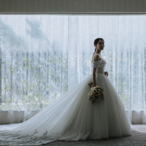 美しいドレスのシルエットが分かるショット|PARTY Wedding by ホテルメトロポリタンの写真(54289241)