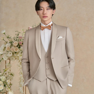 オリジナルタキシードは
フランスのドーメル社のサステナブルコレクションの生地をセレクト。