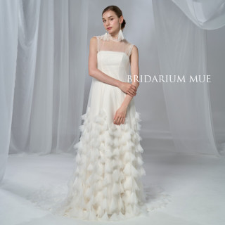 シルエットの美しいソフトマーメイドのオーバードレス