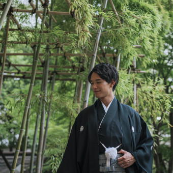 凛々しい紋付き袴姿