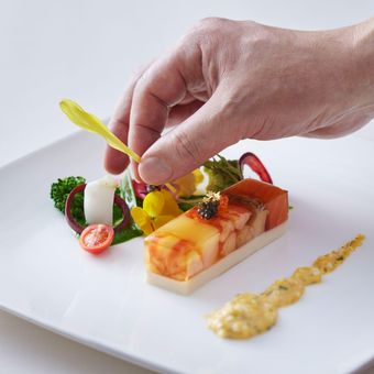 見た目も鮮やかで繊細な料理