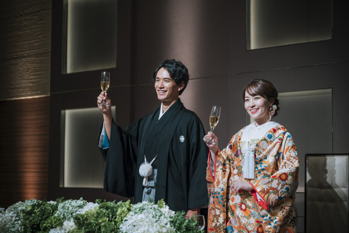 艶やかな打掛と凛々しい紋付き袴姿での披露宴