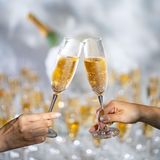 パーティのスタートを華やかにする特別感ある乾杯酒人数分プレゼント！