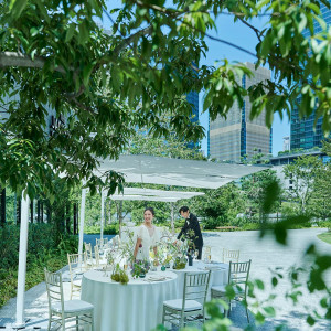 都会とは思えないほど広がる空のもと、自然に囲まれた美しいガーデンで上質なパーティを。|ザ ジャクソン ガーデンの写真(57156348)