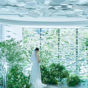 祝福を象徴したシャンパンの泡をイメージした華やかで花嫁を引き立てる空間美。|ザ ジャクソン ガーデンの写真(54808613)