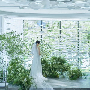 祝福を象徴したシャンパンの泡をイメージした華やかで花嫁を引き立てる空間美。|ザ ジャクソン ガーデンの写真(54125374)