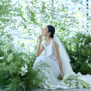 自然光差し込む空間と大理石のバージンロード。花嫁を引き立たせる、洗練された華やかな空間。|ザ ジャクソン ガーデンの写真(54125371)
