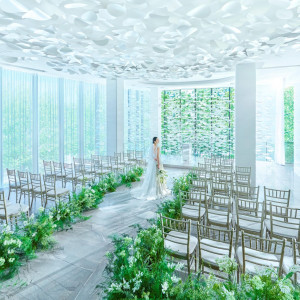 自然光差し込む空間と大理石のバージンロード。品が漂う誓いの瞬間を。|ザ ジャクソン ガーデンの写真(57154790)