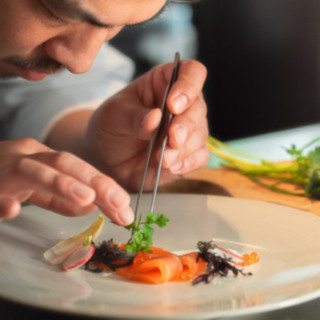 盛り付けの細部にまで、端正を尽くしたこだわりの美食