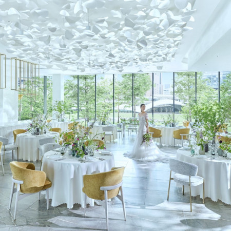 一棟貸切だからこそ、設備、オープンキッチンだけではなくシェフもスタッフも時間も空間もすべておふたりとゲストだけのもの。