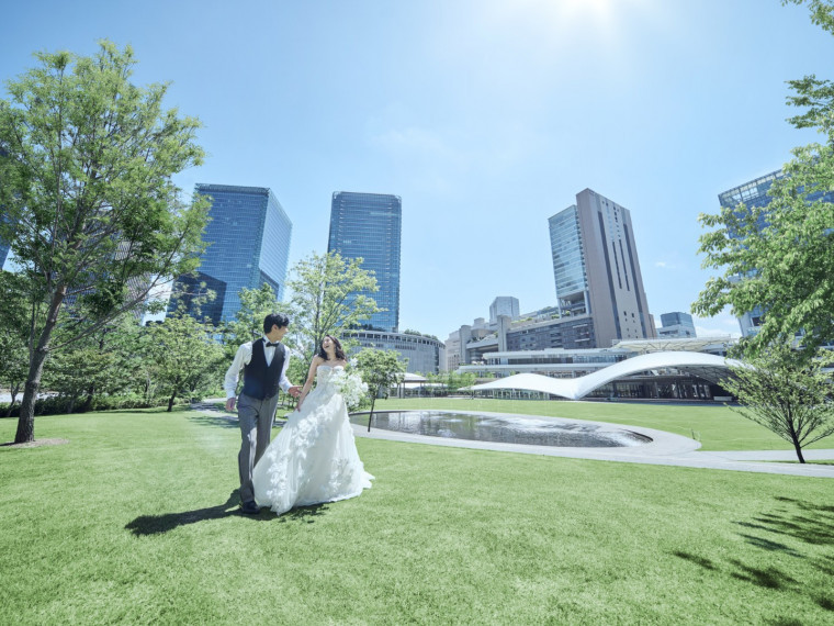 うめきた公園内に存在。都会と緑のコントラストが特徴
