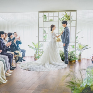 【チャペル】優しくアットホームな雰囲気|MARINE TOWER WEDDING（マリンタワー ウエディング）の写真(54269602)