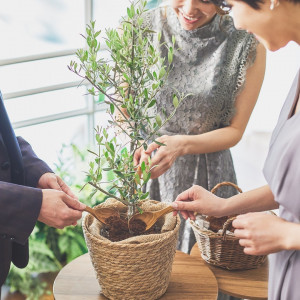 【チャペル】ゲスト参加型の植樹セレモニー|MARINE TOWER WEDDING（マリンタワー ウエディング）の写真(54255828)