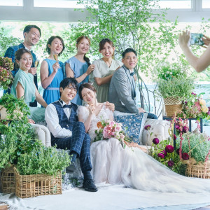 あえてソファー席にてゲスト目線を合わせたパーティに|MARINE TOWER WEDDING（マリンタワー ウエディング）の写真(54269430)