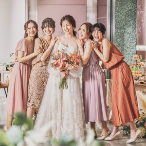 【ロビー】気兼ねなく楽しめる空間|MARINE TOWER WEDDING（マリンタワー ウエディング）の写真(54269601)