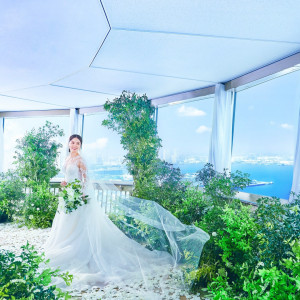 地上100m・360°横浜の絶景に囲まれる展望フロアでのセレモニー|MARINE TOWER WEDDING（マリンタワー ウエディング）の写真(54269807)