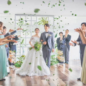 【チャペル】ウッドのあたたかみを感じる|MARINE TOWER WEDDING（マリンタワー ウエディング）の写真(54255831)