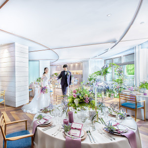 大きな窓のある開放感のあるパーティ会場|MARINE TOWER WEDDING（マリンタワー ウエディング）の写真(54269432)