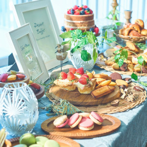 パーティを華やかに彩るデザートビュッフェ|MARINE TOWER WEDDING（マリンタワー ウエディング）の写真(54270724)