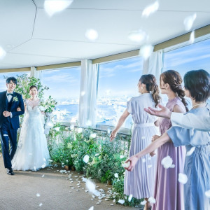 【展望フロア】ゲストもワクワクする体験に|MARINE TOWER WEDDING（マリンタワー ウエディング）の写真(54256150)