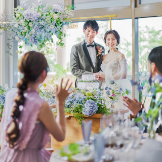 リラックスして過ごしてもらえるよう落ち着く配色の白と茶色でデザイン
