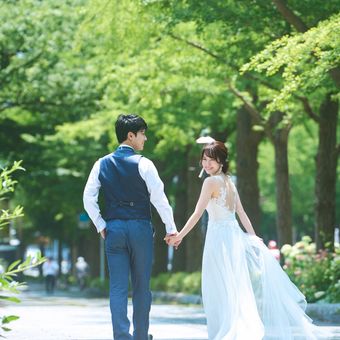ただ、手を繋いで歩くだけで幸せ。ふんわりとあたりに広がる幸せオーラが素敵*