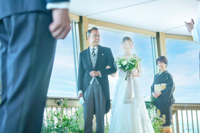 地上100mの展望フロアがふたりの舞台 - みなとみらいを一望する360°ビュー -