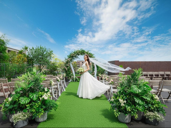 緑に囲まれたルーフトップテラス