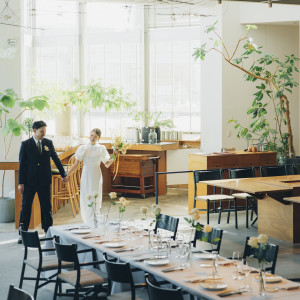 陽光が差し込み温かい雰囲気のハイセンスな空間でお二人のこだわりを詰め込んだ特別な一日に|Restaurant Sola｜レストラン ソラの写真(54764820)
