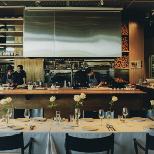 大きなオープンキッチンならではの臨場感もお楽しみいただけます|Restaurant Sola｜レストラン ソラの写真(54764423)