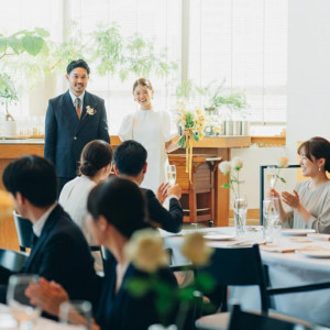 大きな窓から差し込む陽光と、福岡の街並みがお二人の新たな門出をお祝いいたします|Restaurant Sola|レストラン ソラの写真(55713523)