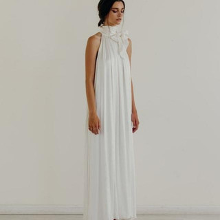 ボディラインを拾わないゆったりとしたリラックス感のあるストレートなシルエット