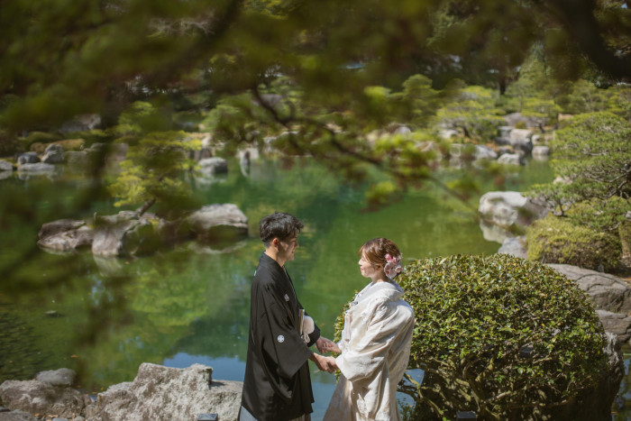 和装での撮影には福岡市内の日本庭園がおすすめ。