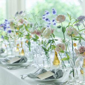 会場装花は専属のフラワーコーディネーターと打ち合わせを行います|レストランMORIの写真(56126106)