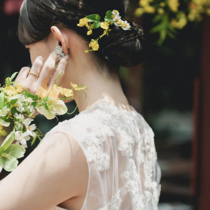 専属のヘアメイクアップアーティストが婚礼当日まで一貫して担当することで、花嫁様は安心して最高の状態で特別な一日を迎えることができます。|レストランMORIの写真(56125529)
