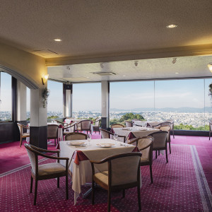 自然の光に包まれて、和やかでアットホームな披露宴|レストランMORIの写真(54728095)