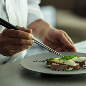 シェフたちがひと皿ひと皿にこころを込めて|グランド ハイアット 福岡の写真(54931620)