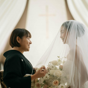 白く美しい光に包まれるホワイトローズチャペル|グランド ハイアット 福岡の写真(55747231)