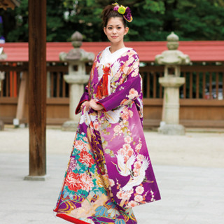 和装に身を包み、由緒正しく厳かな雰囲気