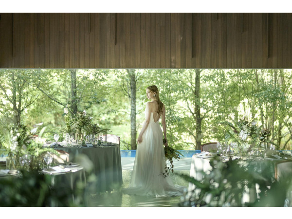 自然美に包まれた美しいチャペル