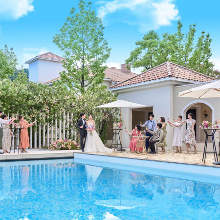 プールサイドでパーティーもできる