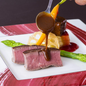 何日もかけて熟成されたソースや見た目の華やかさも大切なポイント。|浅草ビューホテルの写真(55063588)