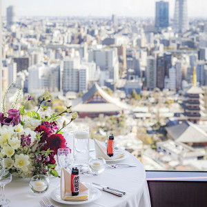 注目される観光地、浅草だからこそ誰もが分かりやすいアクセスでお越しいただけます。大都会と伝統ある建物が融合した美しい背景に特別なセレモニーを。|浅草ビューホテルの写真(55065487)