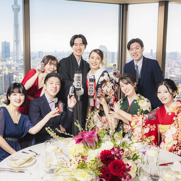 提灯、扇子の席札。各卓ミニ樽鏡開き、人力車入場など浅草ならではの演出も様々。|浅草ビューホテルの写真(55451539)