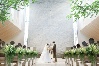 たいせつな誓いを交わす教会|メーヤー・ライニンガーの写真(55593342)