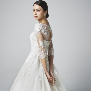 上品で清楚な花嫁姿をデザインした一着|メーヤー・ライニンガーの写真(55068084)