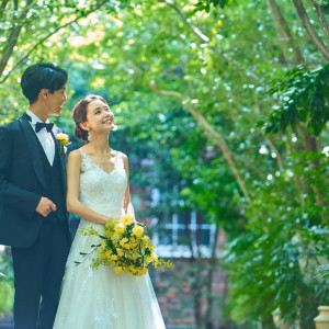 四季折々に姿を変える木々や草花が溢れる敷地内ではリラックスした時間に。|メーヤー・ライニンガーの写真(55067104)