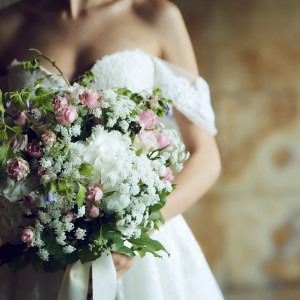 ブーケや衣裳に合わせたヘアスタイルは、ご新婦様のイメージをそのままカタチに。|メーヤー・ライニンガーの写真(55068547)